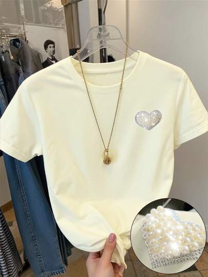 SHEIN Camiseta de mujer de manga corta con cuello redondo, decoración con perlas con forma de corazón y adorno de rhinestones