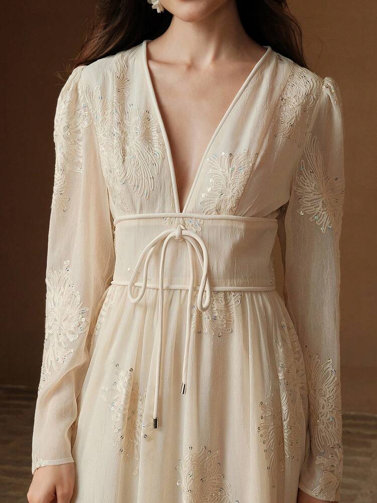 Vestido Elegante e Moderno para Mulheres com Bordado Floral e Contas, Decote em V, Manga Longa, Primavera/Verão
