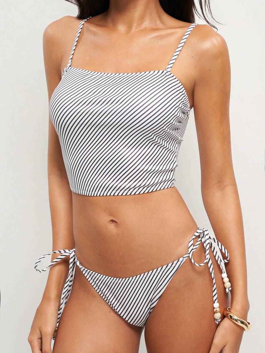 SHEIN Swim 女士夏季休闲海滩度假罗纹条纹印花串珠侧系带吊带背心和比基尼套装 - 黑與白 - 查看 1