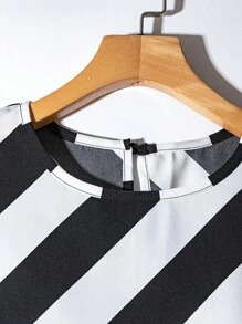 SHEIN Clasi Women's Elegant Striped Print Round Neck Side Twist Design Shoulder Sleeve Short Sleeve Blouse, Spring/Summer