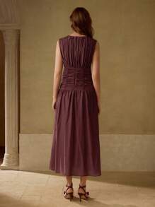 MOTF PREMIUM 女士休闲纯色褶皱腰无袖中长连衣裙，夏季 - 酒紅色 - 查看 3