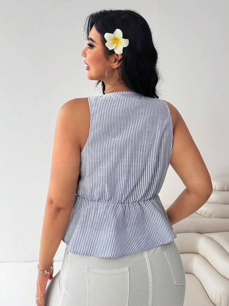 SHEIN EZwear 大码条纹印花荷叶边下摆系带无袖衬衫 - 藍白色 - 查看 2