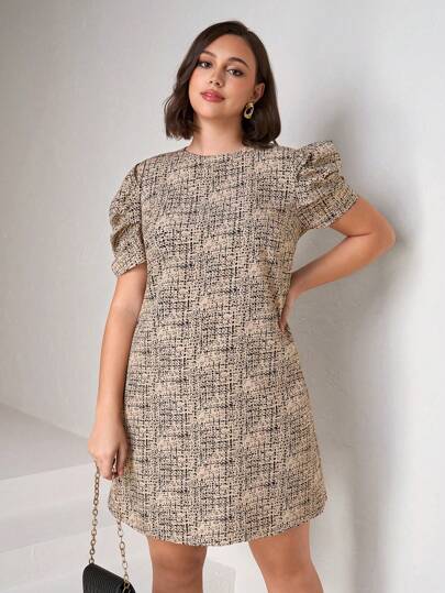 Chikora 大码优雅杏色花卉印花连衣裙，简约时尚休闲日常穿着