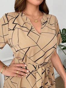 SHEIN Clasi 大码女式夏装，优雅印花短袖连衣裙 女士连衣裙 夏装 优雅连衣裙 女士夏装 女士春季连衣裙 连衣裙 大码女式春装 迷你连衣裙 工作夏装 女士夏季服装 工作夏装