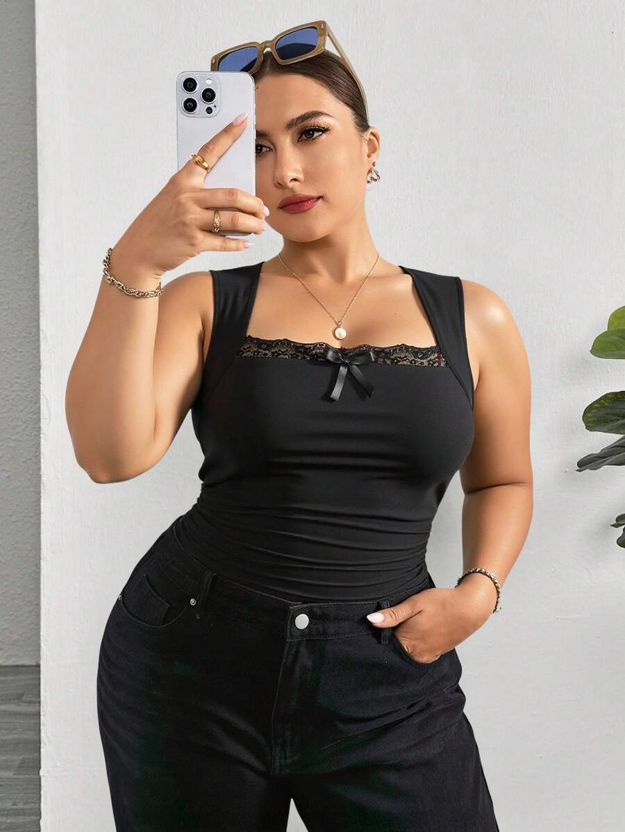 SHEIN Essnce 大码女装春夏时尚休闲优雅舒适日常方领蕾丝小蝴蝶结黑色紧身衣,曲线可爱衣服,外出上衣,欧洲夏季,性感上衣,蕾丝上衣 - 黑色 - 查看 1