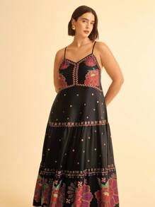 CAJUNI 波西米亚风热带花卉印花无袖露背系带多层黑色超长连衣裙，适合大码女式