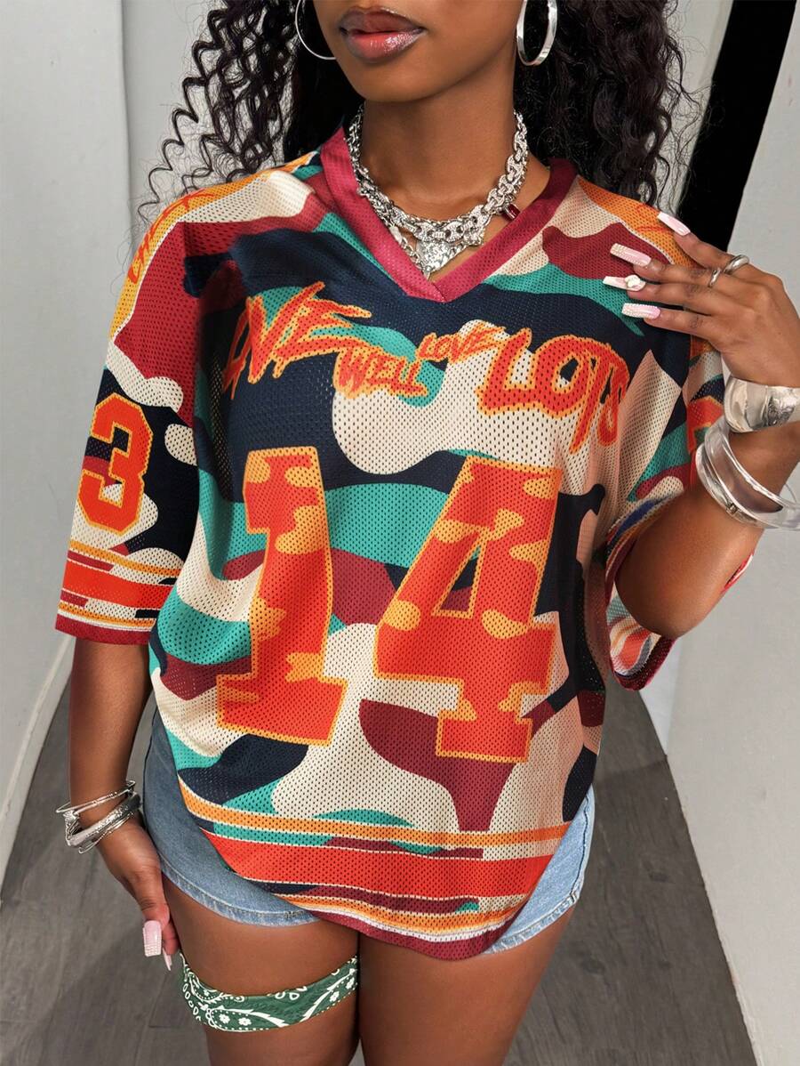 Slaydiva 2025 夏季新款街头风格休闲宽松 V 领彩色全迷彩印花 T 恤女款，适合音乐节、日常外出、毕业派对、俱乐部、街头风格、网眼设计、运动图形元素 - B - 彩色 - 查看 1