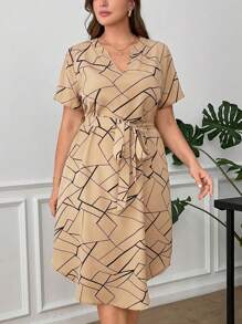 SHEIN Clasi 大码女式夏装，优雅印花短袖连衣裙 女士连衣裙 夏装 优雅连衣裙 女士夏装 女士春季连衣裙 连衣裙 大码女式春装 迷你连衣裙 工作夏装 女士夏季服装 工作夏装