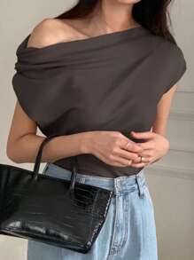 DAZY 女式休闲纯色不对称褶皱 T 恤，夏季，露肩上衣