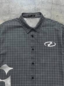 Camisa de manga corta suelta de estilo callejero con letras en inglés y estampado a cuadros para hombres