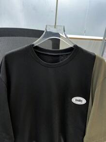 SHEIN Camiseta de manga corta y cuello redondo con diseño de parches y colores contrastantes, cómoda para adolescentes varones. Adecuada para el uso diario, la escuela, los viajes, las vacaciones y los deportes en primavera/verano. - Multicolor - Ver 3