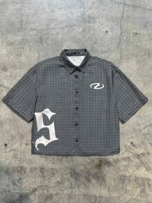 Camisa de manga corta suelta de estilo callejero con letras en inglés y estampado a cuadros para hombres