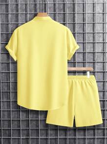 Manfinity RSRT 男士夏季纯色纹理纽扣衬衫和口袋短裤套装黄色衬衫男士黄色上衣男士黄色衬衫男士夏季两件套服装两件套夏季服装男士男士夏季两件套服装两件套夏季服装男士男士黄色短裤套装黄色男士短裤套装黄色套装男士男士两件套夏季男士两件套夏季 - 黃色 - 查看 2