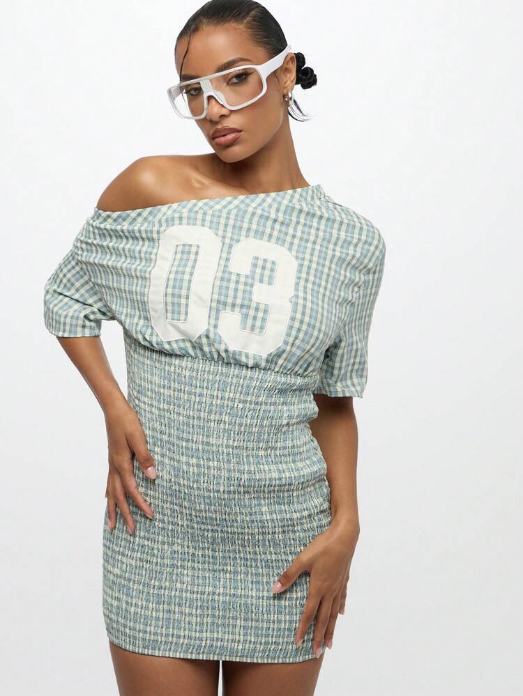 SUMWON WOMEN Miniabito con vita arricciata, spalle scoperte e applicazioni a quadretti