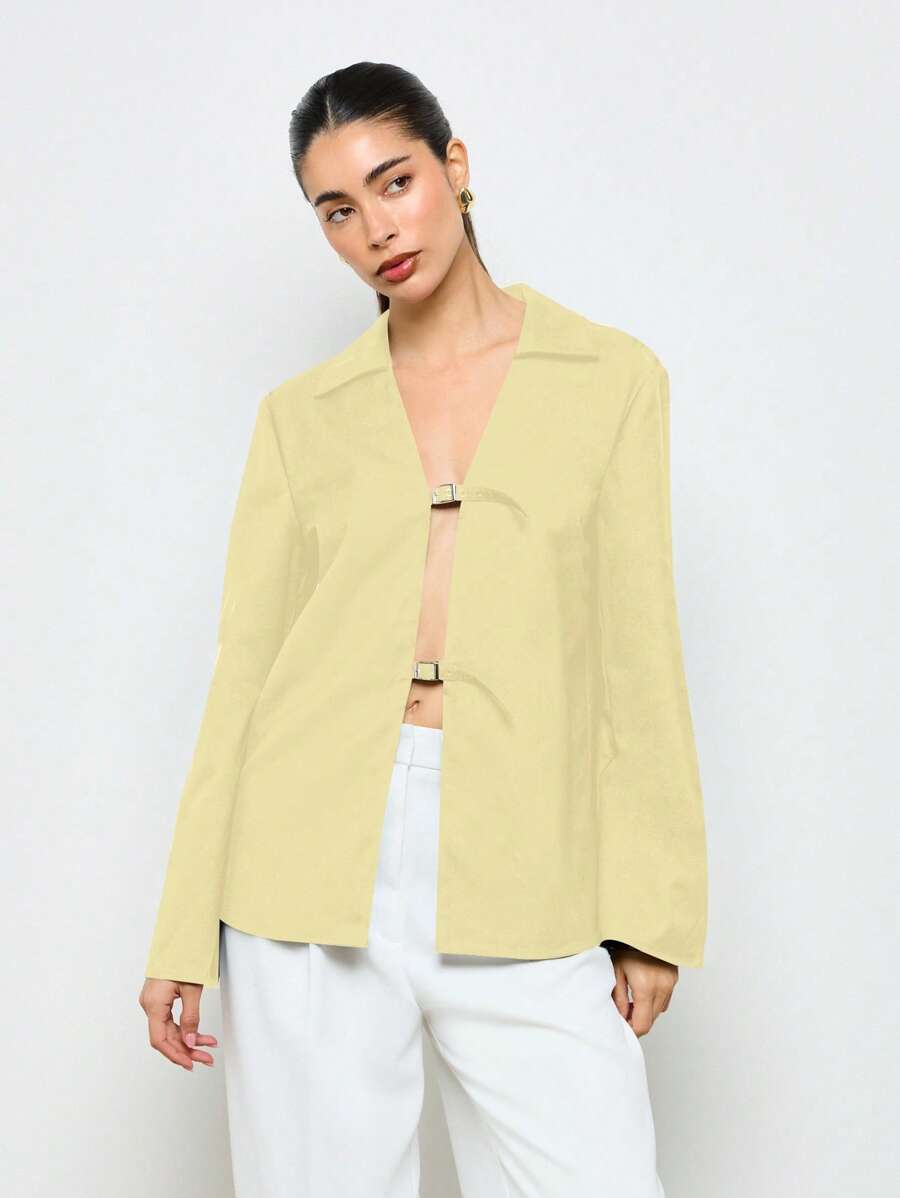 AiiRZ 职业长袖缎面衬衫，金属扣细节，经典办公室装，V 领，春秋商务时尚 - 黃色 - 查看 1