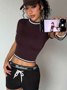 Easithlete 无缝高弹力撞色条纹修身运动T恤，夏季 - 棕色 - 查看 2