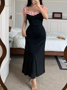 Snug Zone فستان إنزلاقي للنساء بتصميم كتف بارز وتفاصيل دانتيل ملونة بطريقة متباينة وأنيقة - الأسود - مشاهدة 4