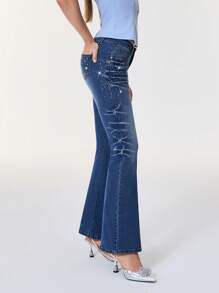 Selenza 女款 Zodiac 系列天秤座图案优雅通勤喇叭牛仔裤，采用银色刺绣精制牛仔布，水钻细节，星空图案，治愈、富有同情心、浪漫、聪明 - 藍色 - 查看 3