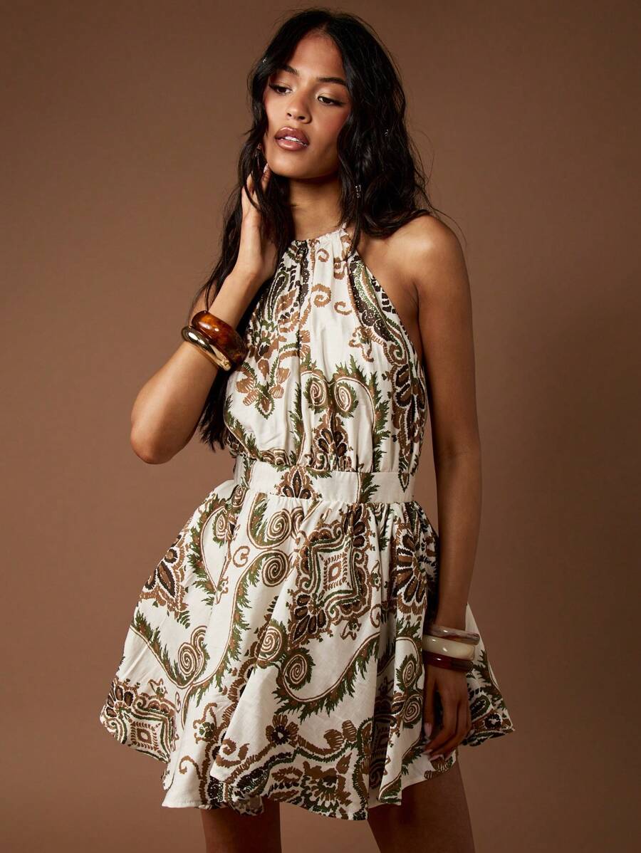 MISSGUIDED Vestido mini de línea A con escote halter, estampado de paisley, estilo boho con pliegues para festival de verano, vacaciones de primavera, con diseño de lazo en la espalda para fiesta de noche - Verde - Ver 1