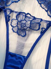 SHEIN Set de 3 piezas de lencería sexy con bordados florales en azul clásico - Azul - Ver 3