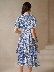 Amorya Kleid mit Schmetterlingärmeln und Blume Muster