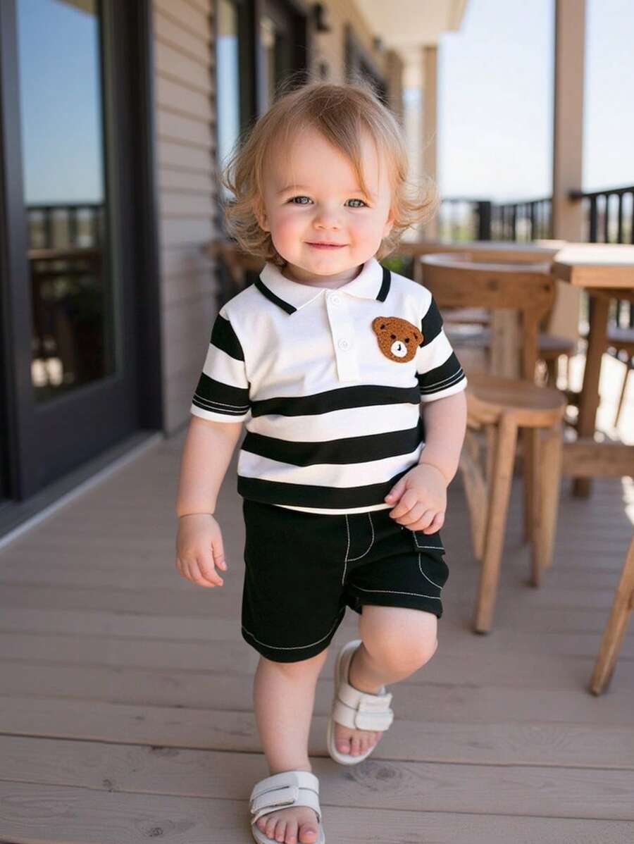 SHEIN 2 件套男婴夏季服装，黑白条纹熊印花 Polo 领短袖上衣搭配纯黑色短裤，时尚简约风格，卡通图案，穿着舒适，适合户外活动、居家休闲、休闲聚会 - 藏蓝色 - 查看 1