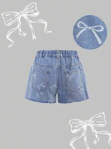 SHEIN Girlism Wiosenne i letnie, luźne, jeansowe szorty dla nastolatek z niskim stanem i kokardką, z nadrukiem i surowym brzegiem, modne stylizacje na wiosnę i lato, plażowe, na wakacje, na koncerty, na festiwale, na imprezy rave, na letni brunch, na ukończenie szkoły.