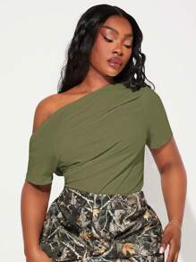 SHEIN SXY Camiseta de manga corta de talla grande con corte asimétrico y drapeado ajustado para mujer