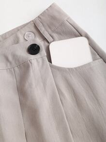 Sweetra Pantaloncini da donna di moda in stile retrò francese, con design asimmetrico, vita arricciolata, vestibilità slim, tinta unita - Grigio Chiaro - Visualizzare 4