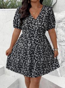 Breezaya Vestido de manga corta con escote en V, fondo negro y flores blancas para mujer de talla grande