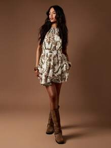 MISSGUIDED Vestido mini de línea A con escote halter, estampado de paisley, estilo boho con pliegues para festival de verano, vacaciones de primavera, con diseño de lazo en la espalda para fiesta de noche - Verde - Ver 3