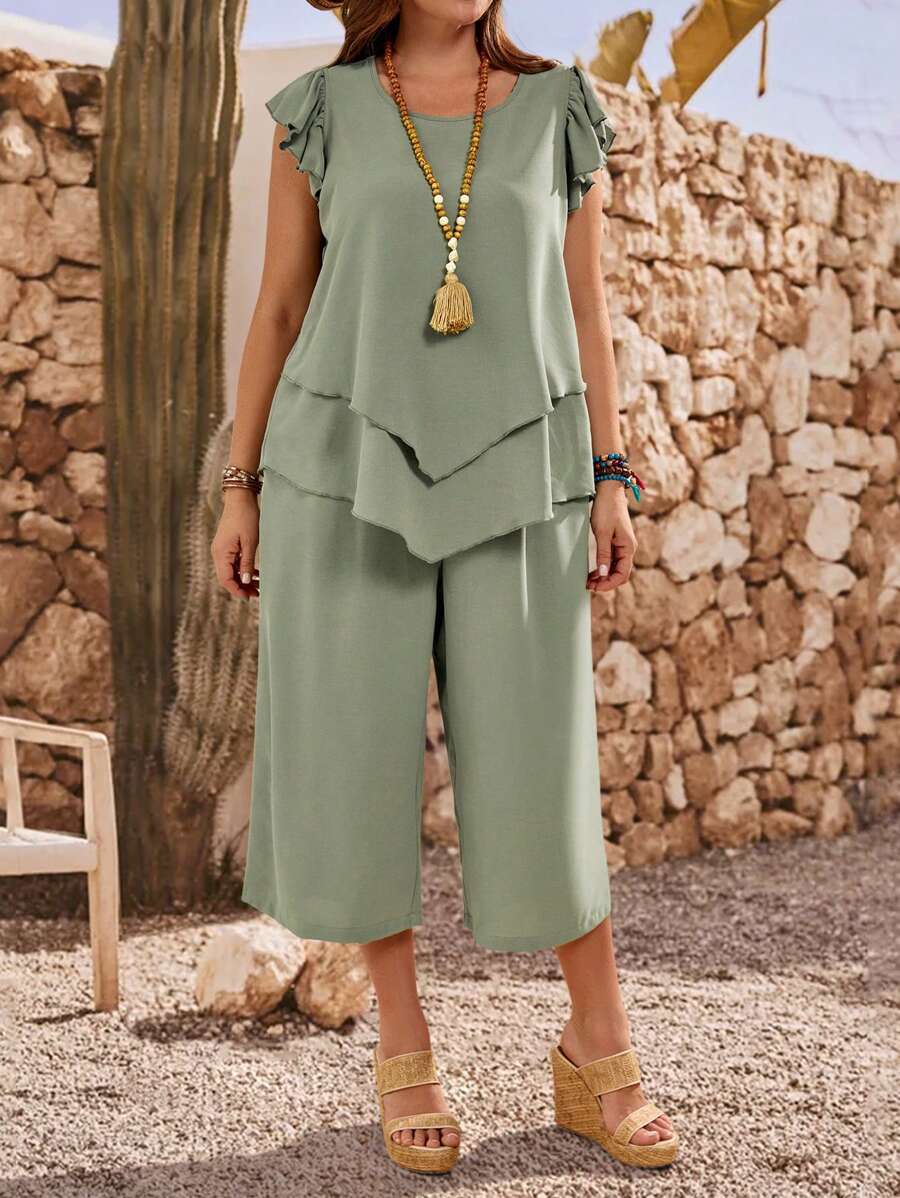 EMERY ROSE 加大码纯色荷叶边盖袖不对称下摆上衣和短裤两件套，夏季简约时尚风格，适合夏季休闲度假风格