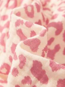 Cozy Pixies Vestido sin mangas con cuello en V con volantes y cintura ceñida de estampado de leopardo para bebé niña