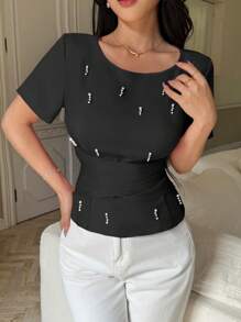 Chiquease Blouse décontractée de bureau élégante à col rond, manches courtes, avec perle rose décorée, plissée croisée devant pour femmes - Noir - Voir 4