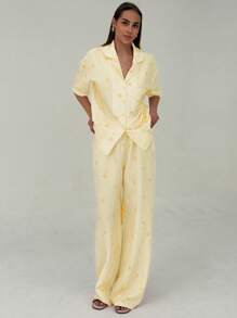 Aloruh 优雅别致双色条纹蝴蝶结图案简约休闲纽扣衬衫和直筒裤套装 - 黃色 - 查看 4