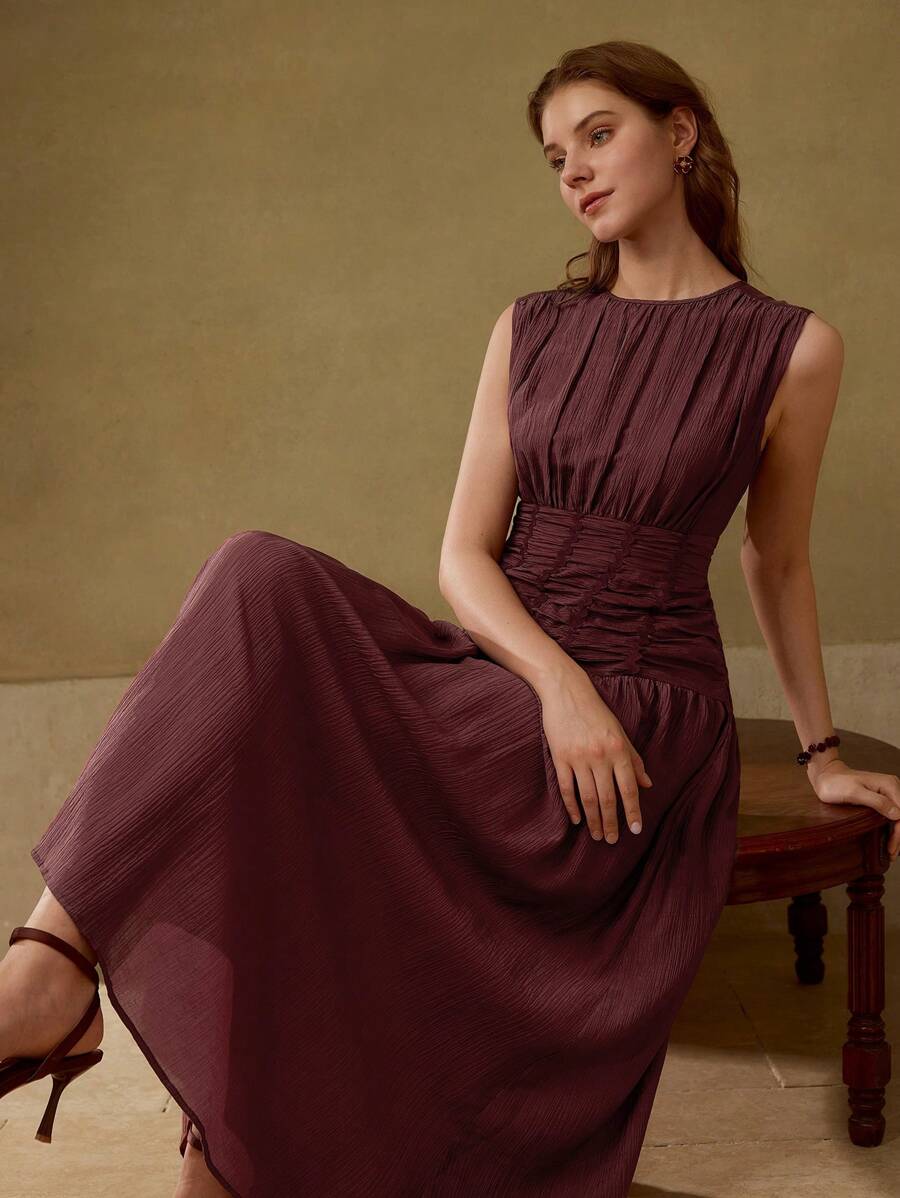 MOTF PREMIUM 女士休闲纯色褶皱腰无袖中长连衣裙，夏季 - 酒紅色 - 查看 1