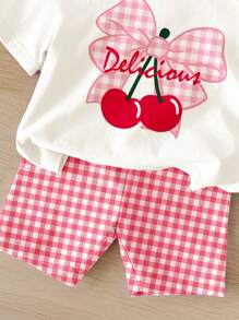 SHEIN Cute Cherry Pink Plaid Pattern, Baby Girl Casual Minimalist Round Neck Short Sleeve T-Shirt And Fitted Shorts Set, Suitable For Summer Holiday - Multicolor - View 4
