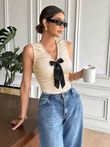 SHEIN Frenchy Women Casual Summer Casual Butter Yellow Bow Contrast Crinkled Knit V-Neck Sleeveless Tank Top, Suitable For Summer Suitable For Summer Everyday Wear Going Out Tops Women Summer Holidays Summer Graduation 4th Of July Western Wear Women Beach Summer