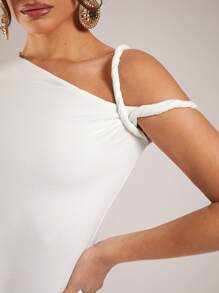 Silquee Robe asymétrique LENZING™ ECOVERO™ pour femmes, tenue de mode d'été, robe de remise des diplômes, robes de remise des diplômes pour femmes, robe de remise des diplômes blanche, tenue de remise des diplômes, robe décontractée pour femmes, robe blanche pour femmes, robes d'anniversaire pour femmes, robe de vacances, robe d'été, robe asymétrique à une épaule, robe maxi à col asymétrique, robe maxi blanche, robe de remise des diplômes blanche - Nude - Voir 6