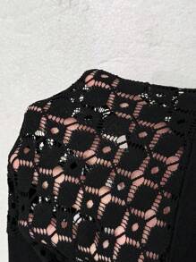 SHEIN Clasi Camiseta de mujer de manga corta de talla grande con diseño hueco y sensación elegante, uso casual versátil para el verano, para ir y venir - Negro - Ver 4