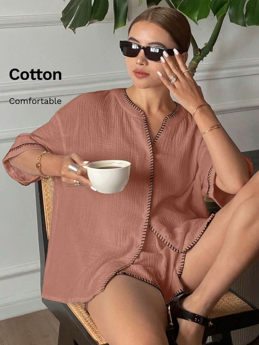 SHEIN Frenchy 2 件女式套装：V 领单排扣落肩衬衫和短裤