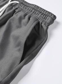 Manfinity Homme 男士纯色圆领短袖T恤和休闲工装短裤两件套 - 灰色 - 查看 5