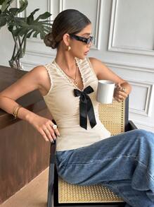 SHEIN Frenchy Women Casual Summer Casual Butter Yellow Bow Contrast Crinkled Knit V-Neck Sleeveless Tank Top, Suitable For Summer Suitable For Summer Everyday Wear Going Out Tops Women Summer Holidays Summer Graduation 4th Of July Western Wear Women Beach Summer