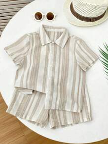 SHEIN Bộ quần áo polo tay ngắn màu be phong cách đại học thường ngày cho bé trai và quần short vải in họa tiết ở eo co giãn, thích hợp mặc ở nhà, đi chơi, đi học, du lịch, mùa hè cho bé trai 2 món Quần áo cho bé trai 4 tuổi - Màu be - Xem 6