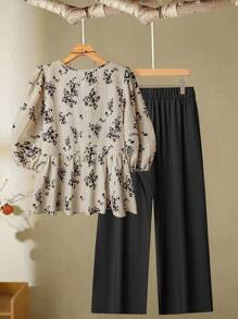 SHEIN LUNE Conjunto de blusa con estampado y amarre delantero talla grande talla para mujer, y pantalón de pierna ancha sólido - Multicolor - Ver 2