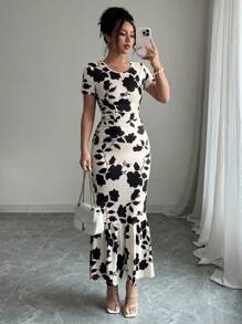 SHEIN Elenzya Vestido midi ajustado de punto con estampado floral elegante tipo 'Ditsy', para mujeres, primavera/verano - Multicolor - Ver 4