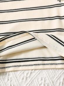 SHEIN 2 件套男童/女童夏季韩版休闲可爱卡通条纹印花短袖 T 恤 + 卡通熊背带短裤 2 件套，适合春夏穿着