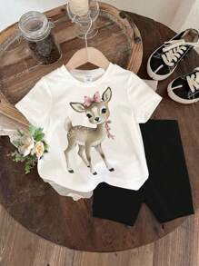 女婴小鹿印花短袖T恤和纯色短裤休闲套装，适合女婴穿着，包括婴儿服装、婴儿服、婴儿套装、品牌婴儿服等。 - 彩色 - 查看 1