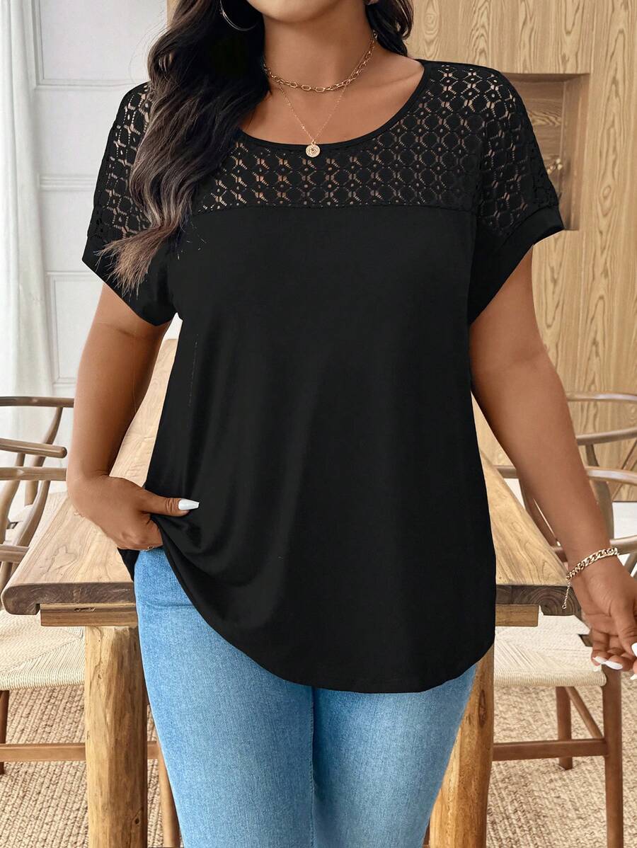 SHEIN Clasi Camiseta de mujer de manga corta de talla grande con diseño hueco y sensación elegante, uso casual versátil para el verano, para ir y venir - Negro - Ver 1