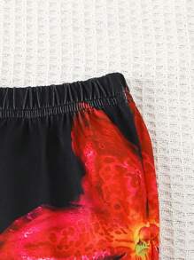 SHEIN Pantalones acampanados con estampado floral y cintura elástica negra para niñas de 4 a 7 años, moda retro de verano para uso casual/exterior/fiesta con estampado de hibisco y lirio en todo el diseño - Negro - Ver 4